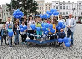 Biblioteczna ławeczka na Rynku