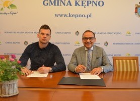 Podpisanie umowy na budowę drogi w Mikorzynie