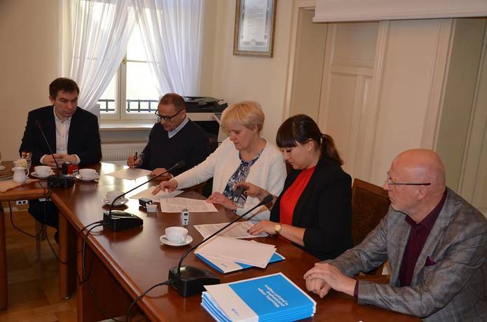 Szkoły z dostępem do nowoczesnej sieci światłowodowej