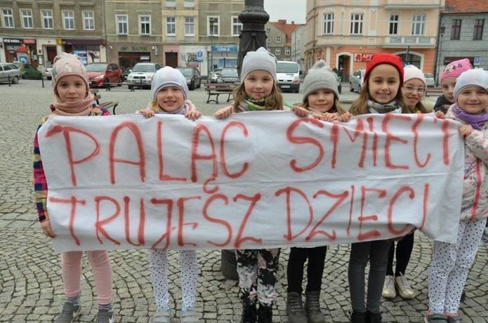  Happening ekologiczny „Paląc śmieci trujesz dzieci”