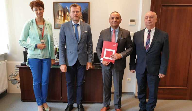 Podpisali umowę na termomodernizację budynku komunalnego 
