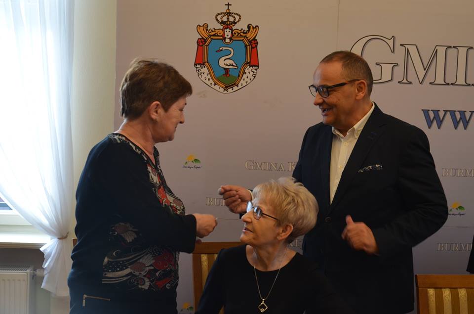 Karty trafiają do Seniorów